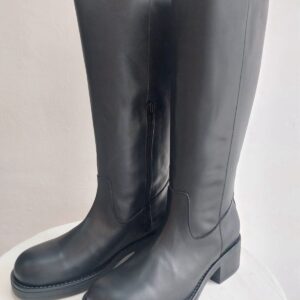 Bota caña alta punta redonda